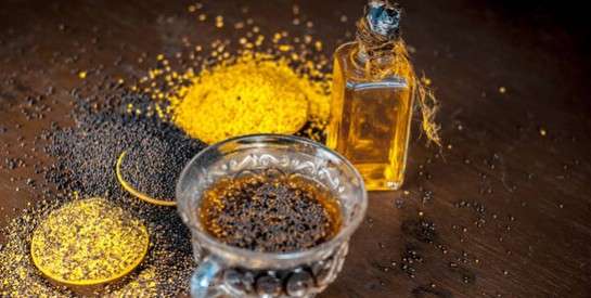 découvrez les bienfaits de l'huile de moutarde pour les cheveux : stimule la croissance, nourrit en profondeur, prévient la chute et apporte brillance et douceur naturelles.