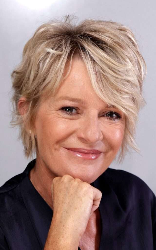 découvrez nos conseils modernes pour adopter une coiffure carrée dégradée élégante et tendance, adaptée à toutes les formes de visage.