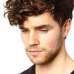 Dégradé pour cheveux bouclés chez l’homme : guide des styles tendance