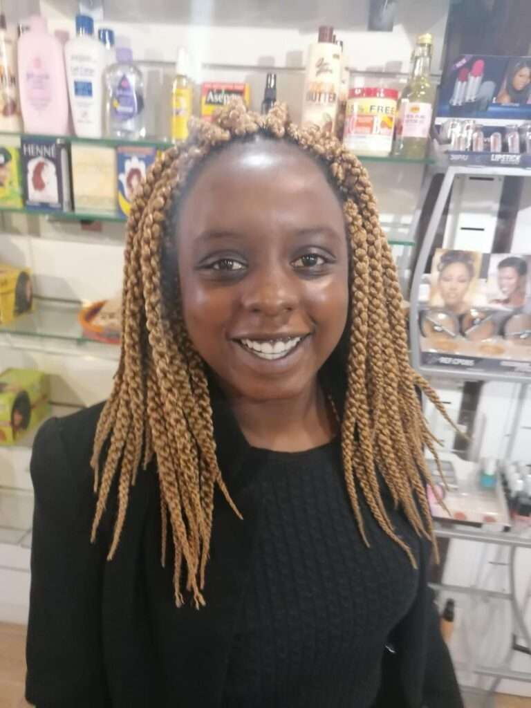 découvrez notre guide complet sur les mèches et le tissage pour sublimer votre coiffure avec des conseils experts et des techniques faciles à suivre.