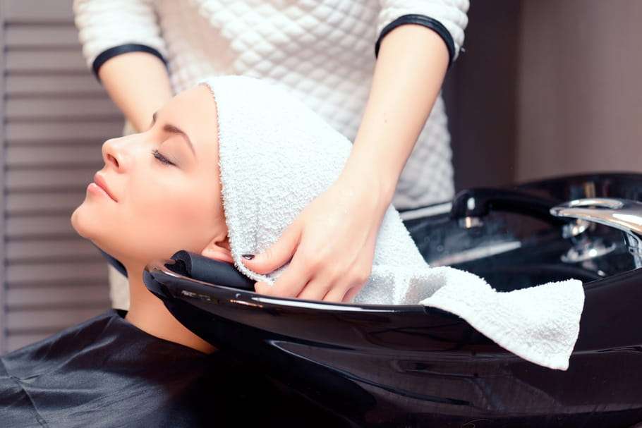 découvrez des conseils et soins adaptés pour sublimer les cheveux caucasiens, avec des astuces pour hydrater, protéger et renforcer votre chevelure au quotidien.