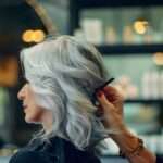 Mèches et cheveux blancs : comment sublimer votre look naturellement