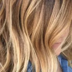 Balayage sur cheveux foncés : conseils et techniques pour sublimer votre couleur