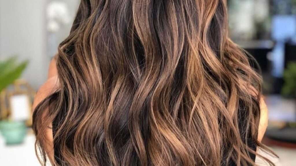 découvrez nos conseils et inspirations pour sublimer vos cheveux avec des mèches châtain clair, un look naturel et lumineux parfait pour toutes les saisons.