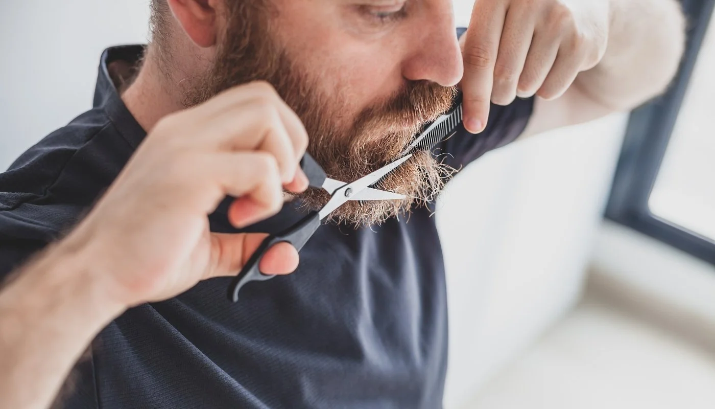 découvrez nos conseils et techniques pour tailler votre barbe avec précision et style, afin d'obtenir un look soigné et élégant au quotidien.
