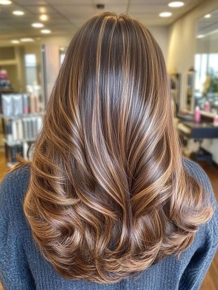 découvrez nos astuces et conseils pour sublimer vos cheveux avec des mèches lumineuses et naturelles. apportez éclat et profondeur à votre coiffure grâce aux highlights adaptés à votre style.