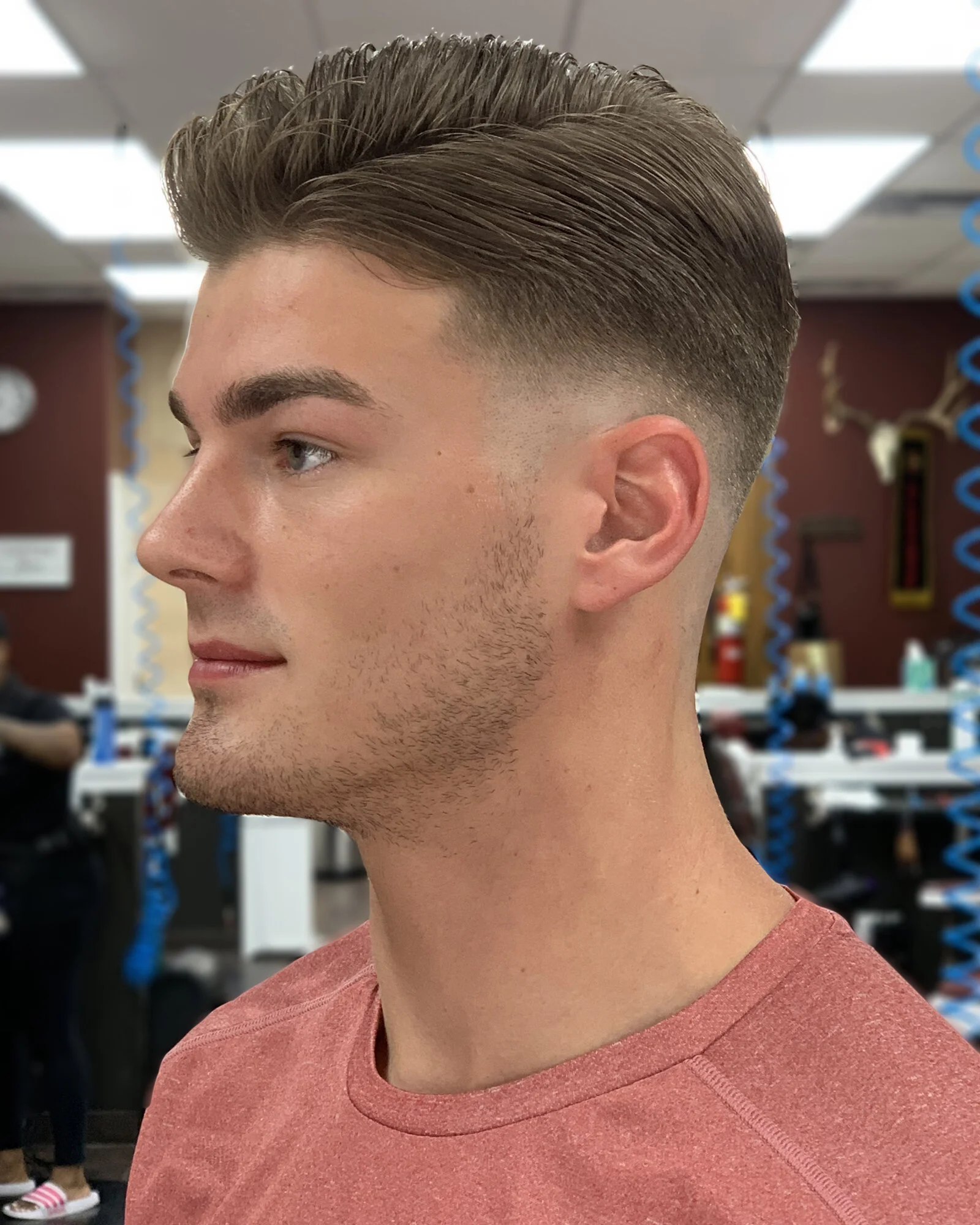 découvrez les coupes de cheveux américaines pour hommes, alliant style classique et modernité pour un look tendance et affirmé.