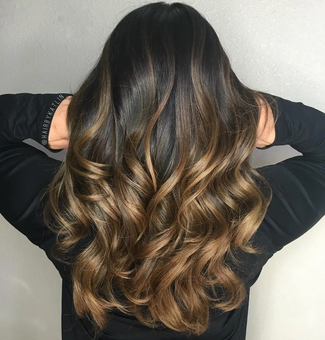 découvrez l'art du ombré hair, une technique de coloration subtile pour un dégradé naturel et lumineux, idéale pour illuminer vos cheveux avec élégance.