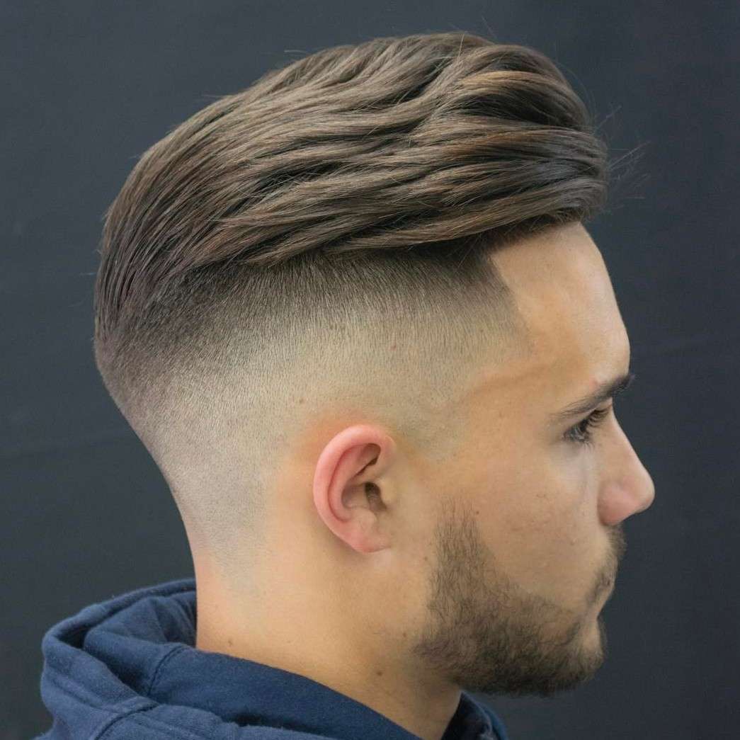 découvrez le style hair fade, une coupe dégradée moderne et élégante qui met en valeur votre look avec finesse et précision.