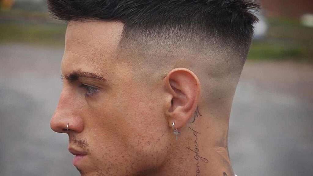 découvrez le style hair fade, une coupe dégradée moderne qui apporte un look net et tendance, parfaite pour toutes les occasions.