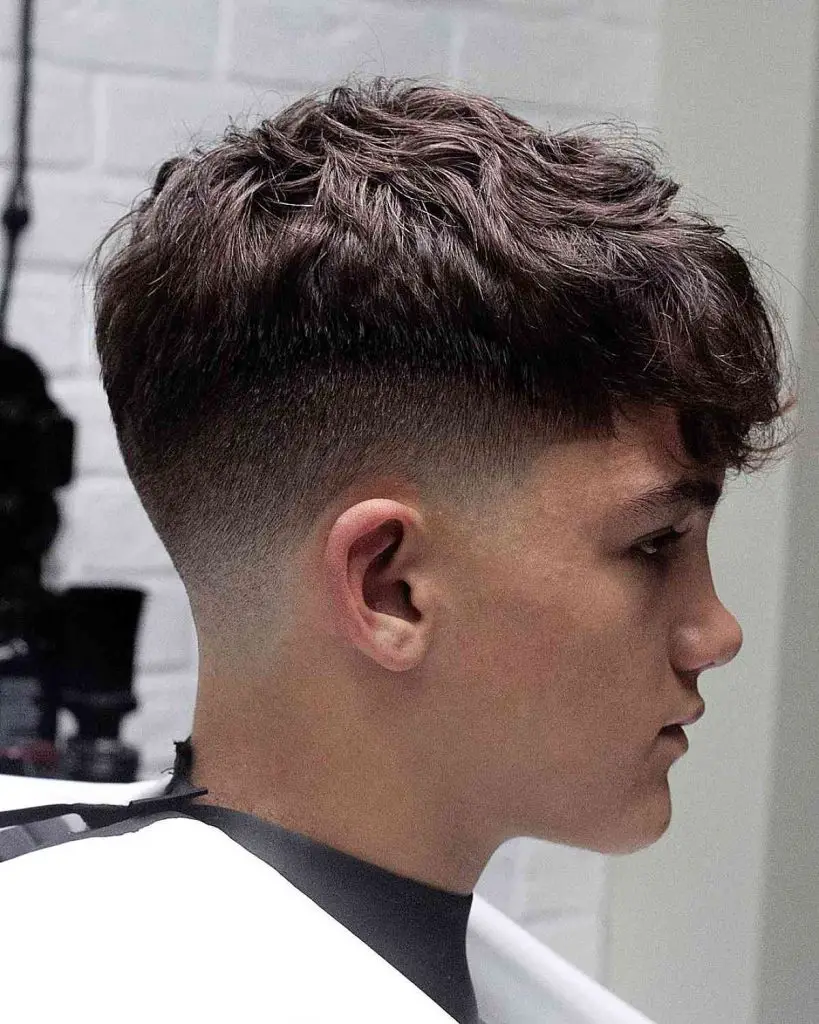 découvrez la coupe dégradée moderne pour hommes, un style tendance et élégant qui met en valeur votre personnalité avec une finition nette et sophistiquée.
