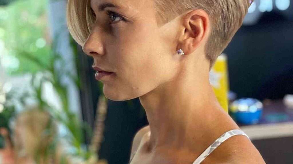 découvrez les coiffures undercut pour femmes, un style audacieux et moderne qui allie élégance et originalité. trouvez l'inspiration pour votre prochain look tendance.