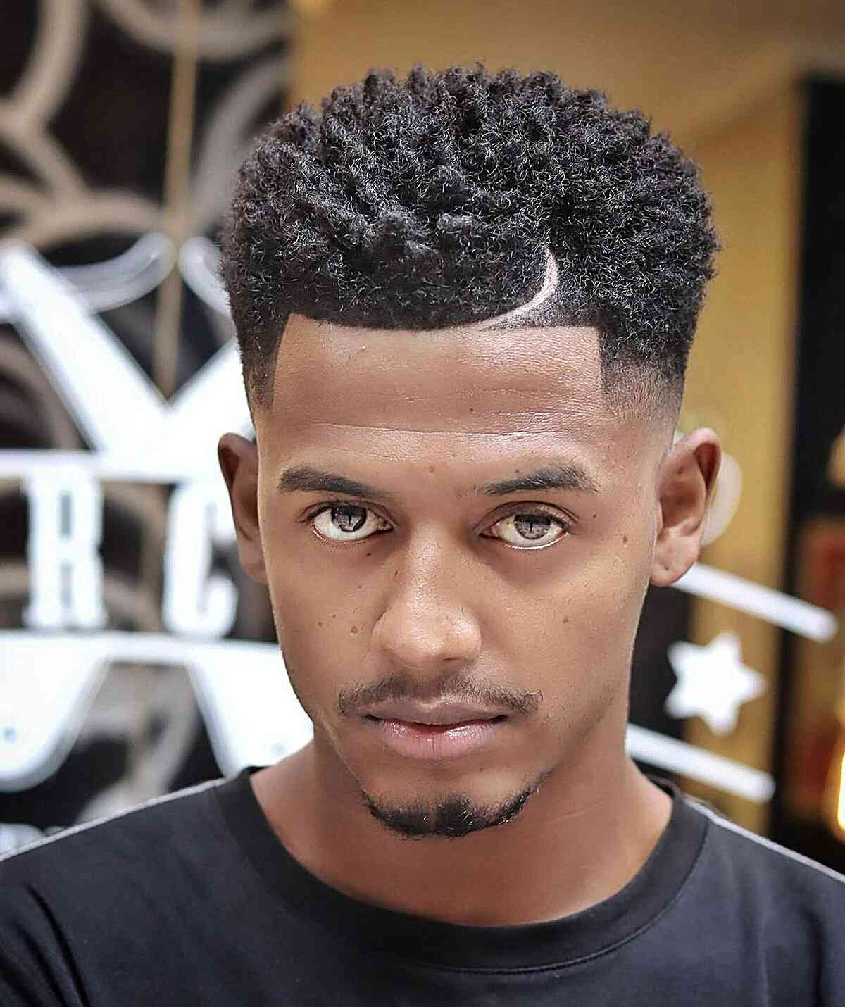 découvrez les coiffures tendances pour hommes noirs, alliant style, authenticité et modernité pour toutes les occasions.