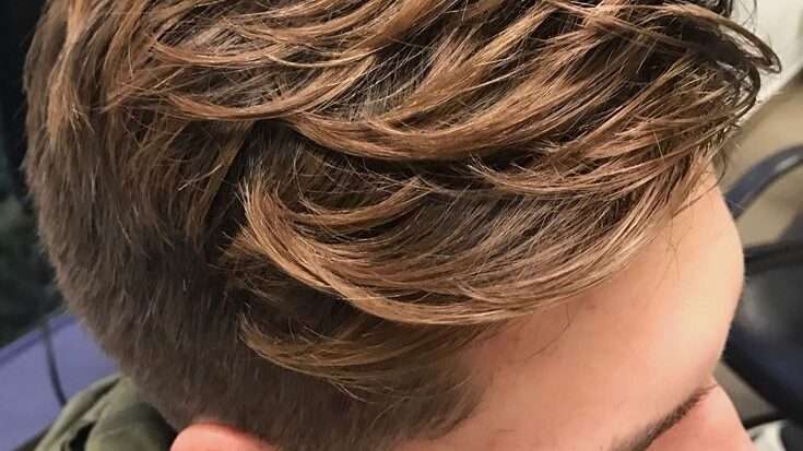 découvrez le blond balayage pour hommes, une technique tendance qui apporte éclat et style naturel à votre coiffure masculine.