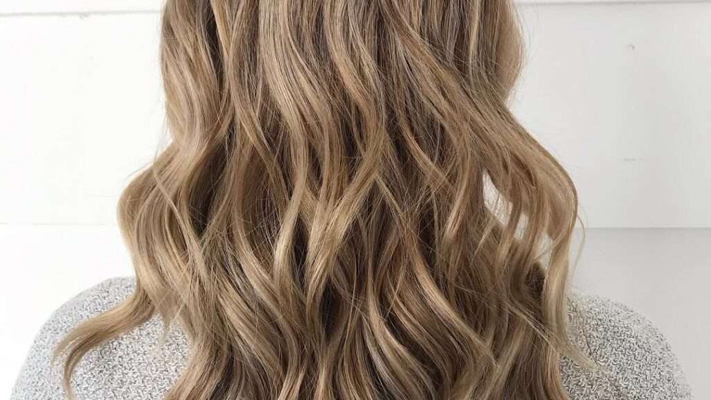 découvrez nos techniques professionnelles de coloration marron et blond pour un look naturel et lumineux qui sublime vos cheveux.