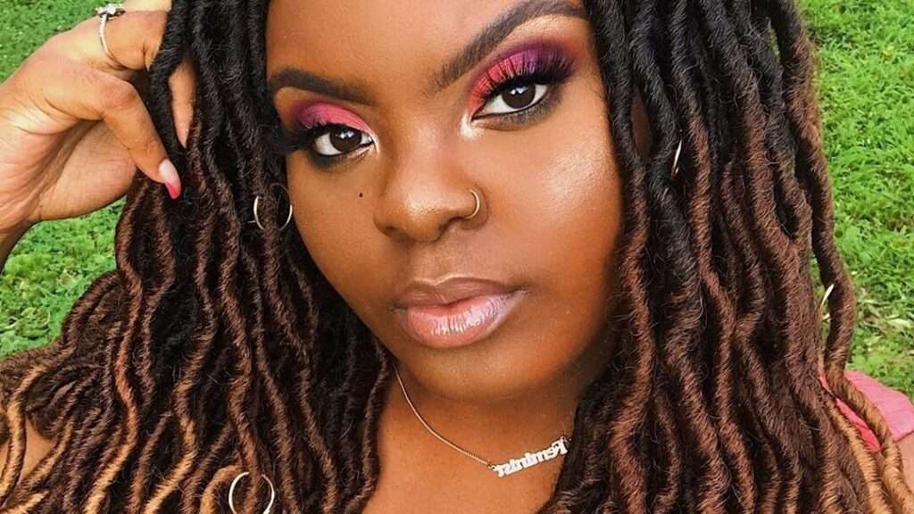 découvrez nos conseils et inspirations pour adopter le style faux locs, une coiffure tendance et élégante qui allie protection et originalité.