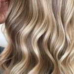 Comment réussir un balayage sur cheveux noirs sans abîmer la couleur