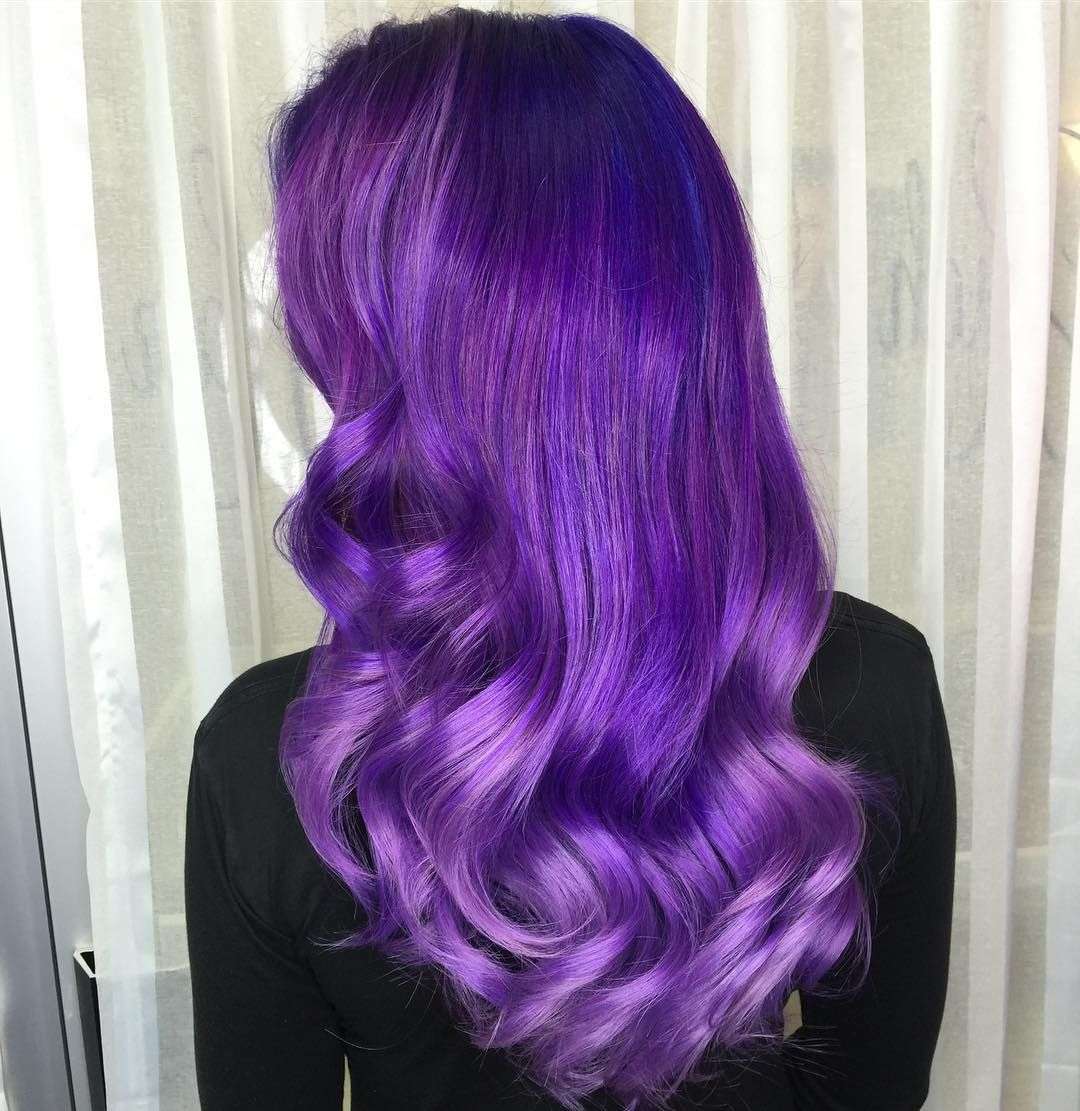 découvrez notre gamme de teintures pour cheveux violets éclatants, faciles à appliquer et longue tenue pour un look audacieux et tendance.